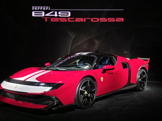 8억..? 페라리, 1,050마력 플러그인 하이브리드 슈퍼카 '849 테스타로사' 한국 최초 공개!
